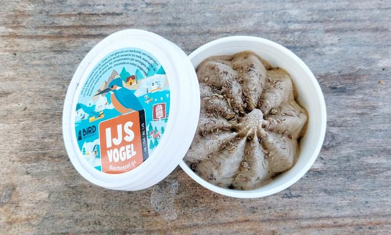 Bakje IJsvogel ijs van bird brewery en ijsbaart